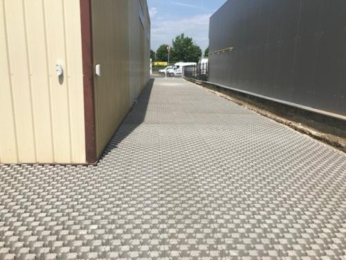 AMENAGEMENTS EXTERIEURS DALLE BETON ENGAZONEE PARKING ENTREPRISE - VAULX