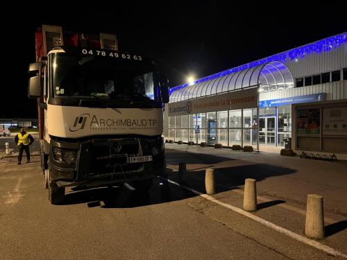 AMENAGEMENTS EXTERIEURS ENROBES DE NUIT LECLERC MEYZIEU