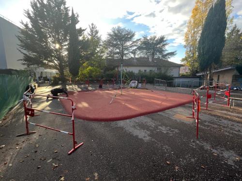 AMENAGEMENTS EXTERIEURS MOBILIER URBAIN - JEUX ENFANT COUR ECOLE - RILLIEUX