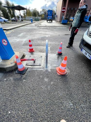 AMENAGEMENTS EXTERIEURS MOBILIER URBAIN - POSE D'ARCEAU DE PROTECTION