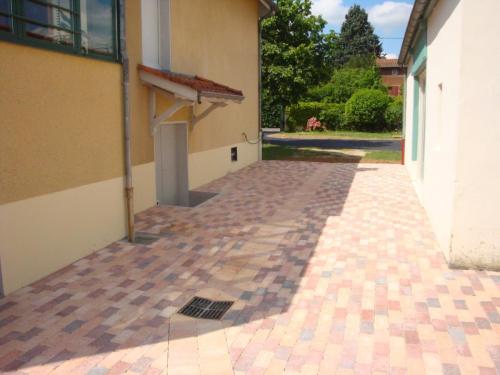 AMENAGEMENTS EXTERIEURS PAVES - CHEMIN EN PAVES - ENTREE EN ENROBE