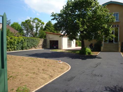 AMENAGEMENTS EXTERIEURS PAVES - CHEMIN EN PAVES - ENTREE EN ENROBE