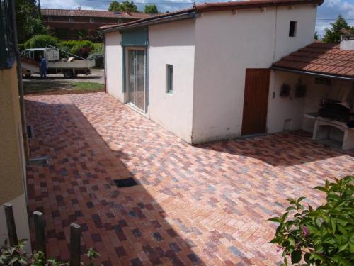 AMENAGEMENTS EXTERIEURS PAVES - CHEMIN EN PAVES - ENTREE EN ENROBE