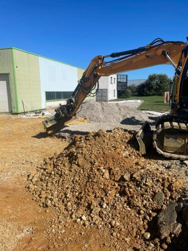 TERRASSEMENT PLATEFORME CHANTIER REYRIEUX